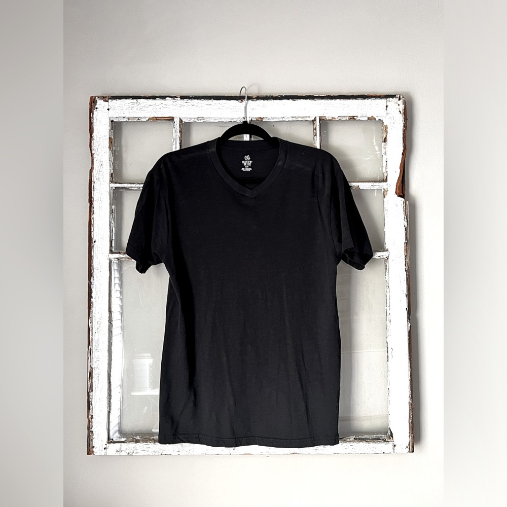 4/$20 Men’s black t-shirt